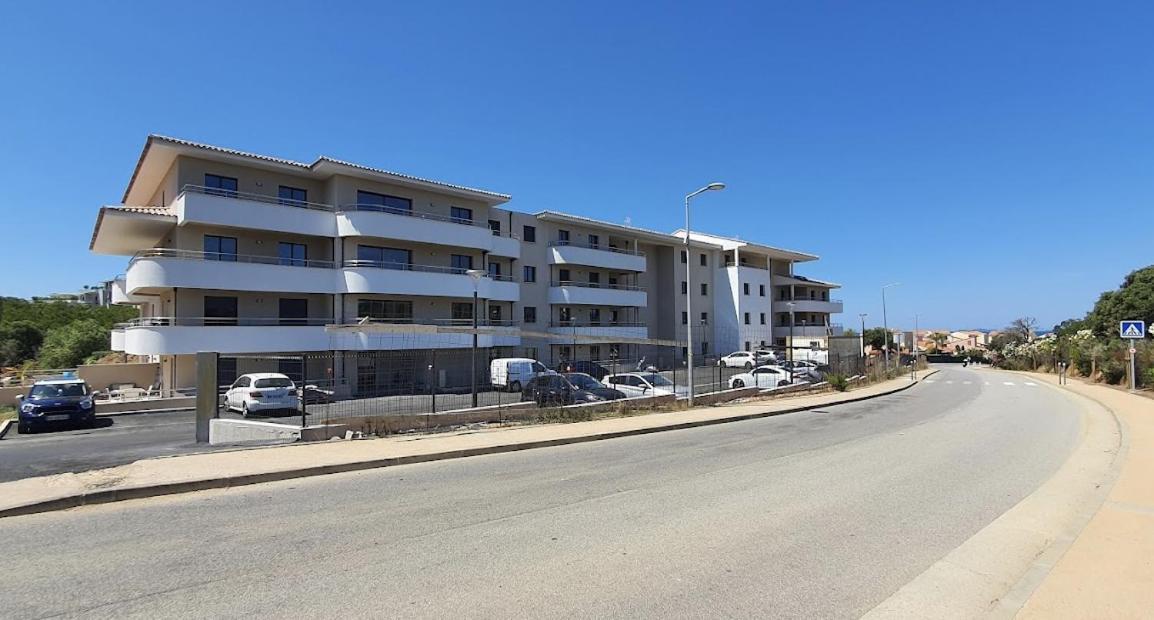 Agosta Porticcio - Plage A 200M - T2 Neuf Entre Mer & Maquis - Barbecue- Res Fiore Di Maghja - Parking - Wifi - 4 Pers Les Hameaux de Porticcio Buitenkant foto
